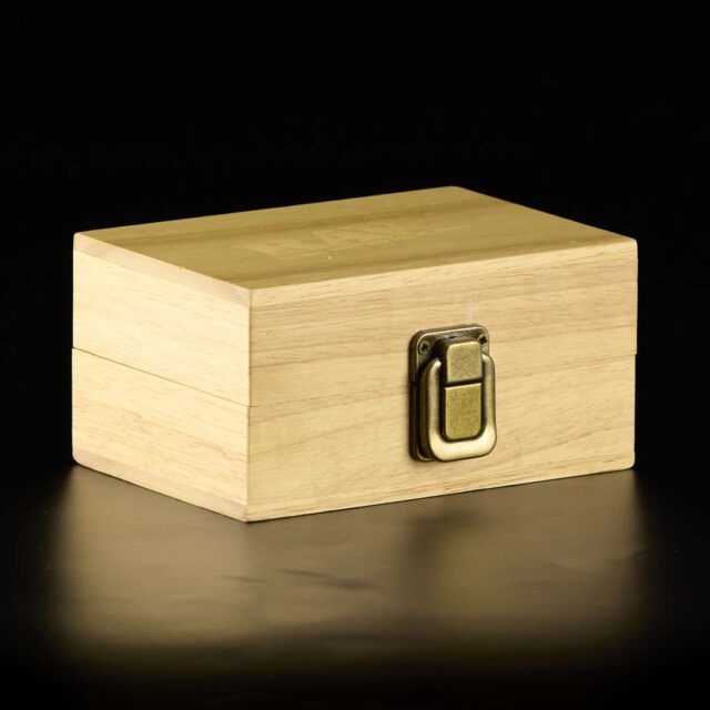 Caja de madera con imanes de Raw