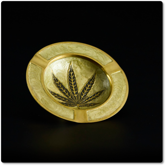 Cenicero de metal Hoja esmaltada 13cm