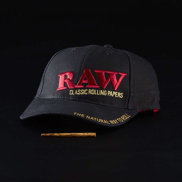 Gorra de Raw Black con logo Rojo