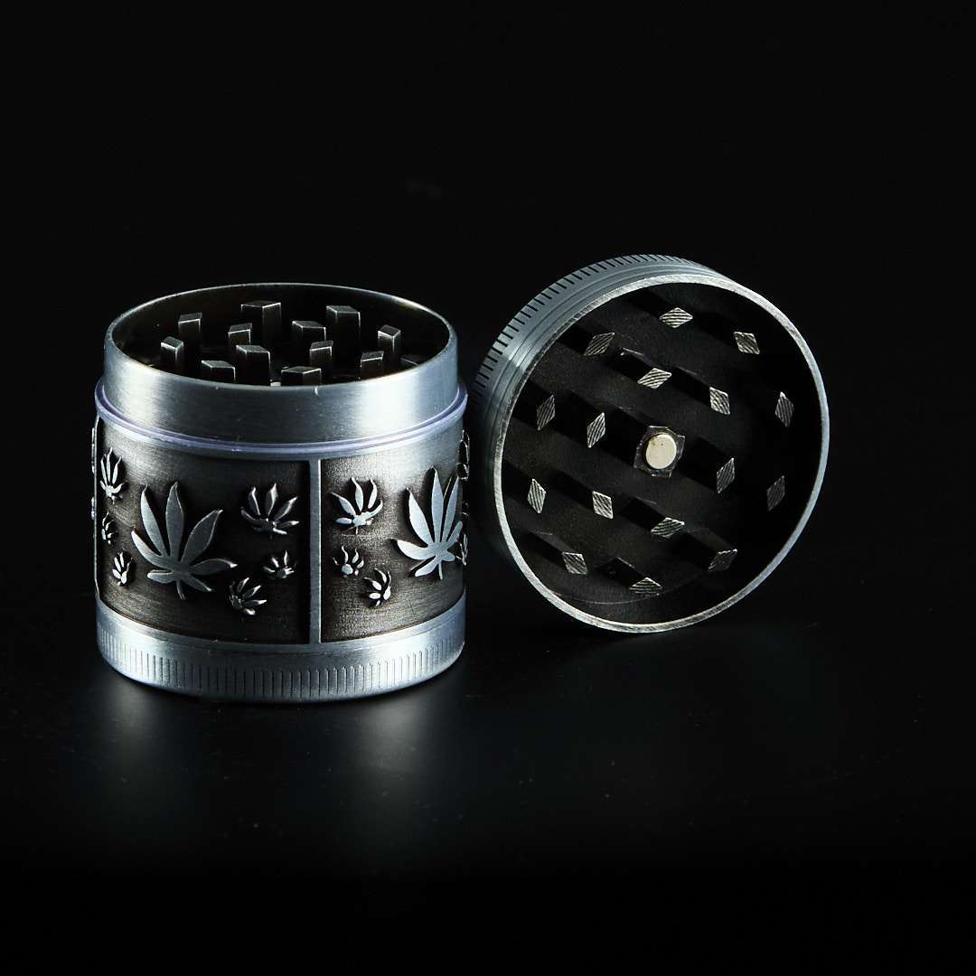 Grinder de metal Champ High Relieve Hoja Plata