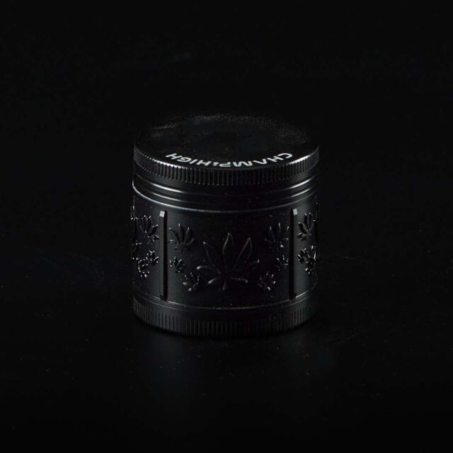 Grinder de metal Champ High Relieve Hoja Negro