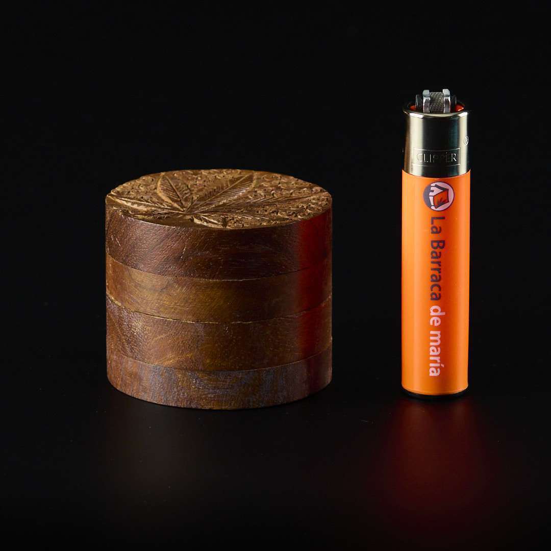 Grinder de madera y metal Hoja tallada