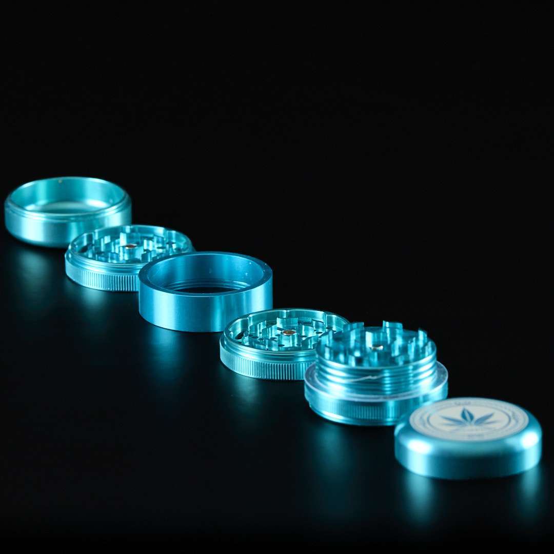 Grinder de metal American Style con 2 platos Turquesa