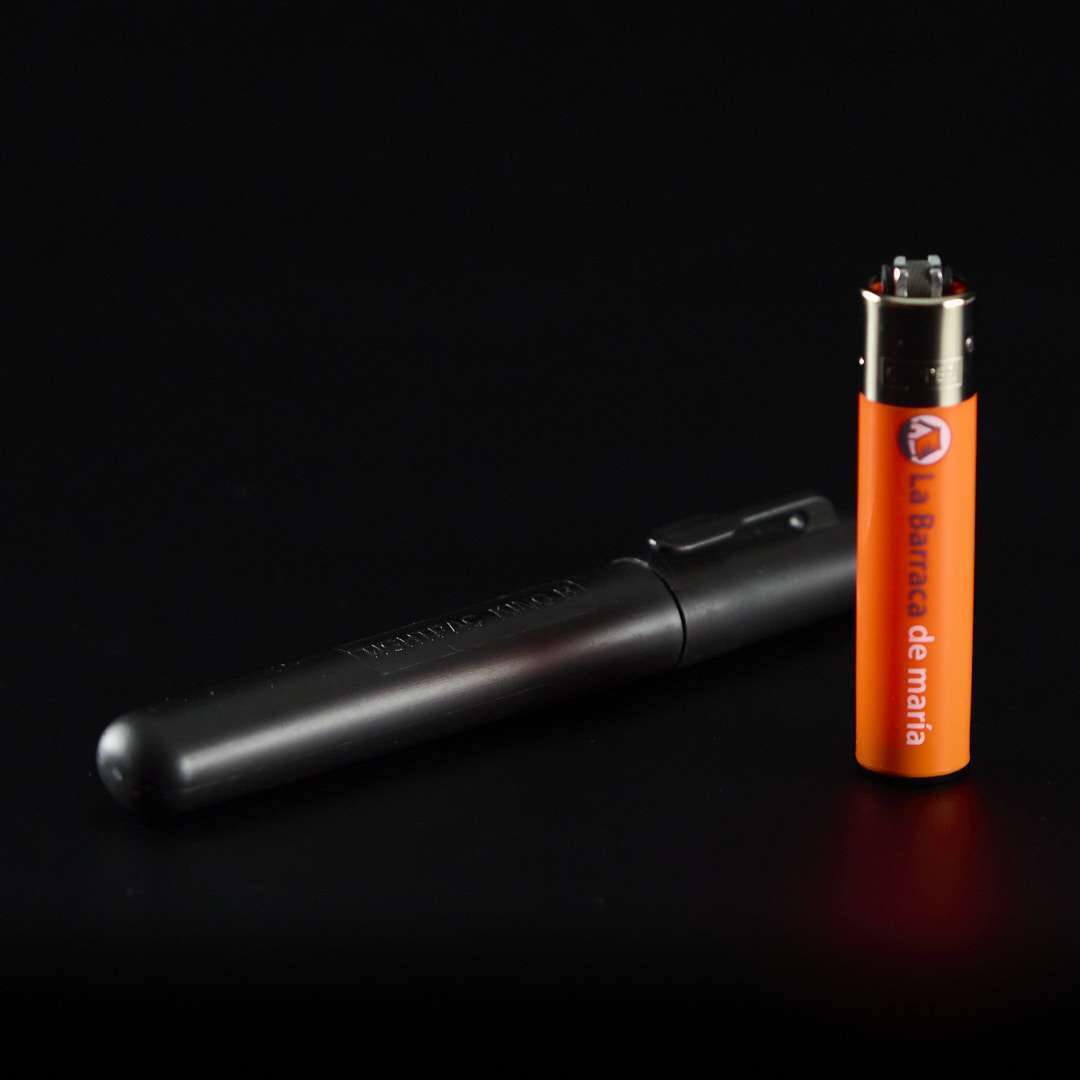 Porta Porros de plástico King Blunt Tight Pac Negro - Imagen 2