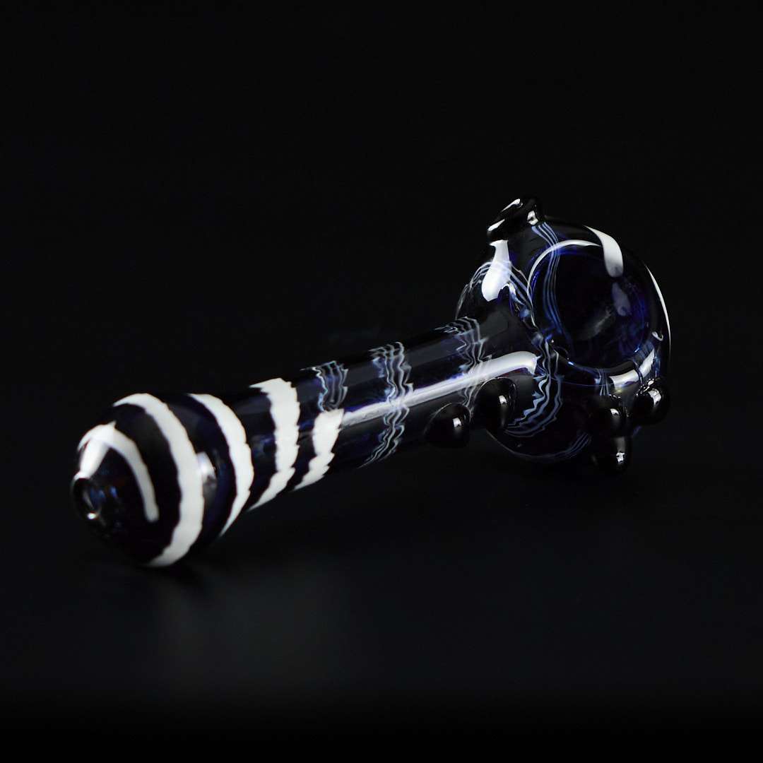 Pipa de cristal americana 14cm Negra espiral blanca y con puntos