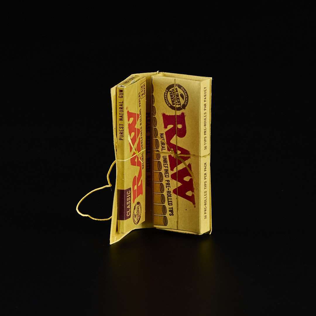 Papel Raw 1 1/4 Connoisseur + Pre-Rolled Tips