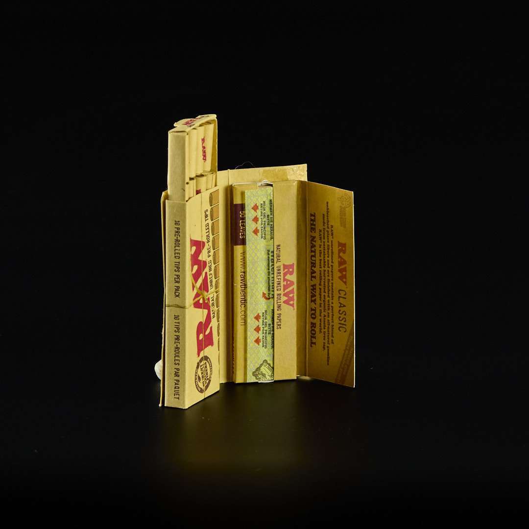 Papel Raw 1 1/4 Connoisseur + Pre-Rolled Tips