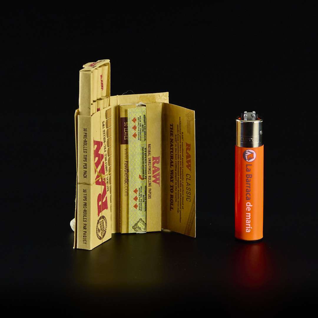 Papel Raw 1 1/4 Connoisseur + Pre-Rolled Tips