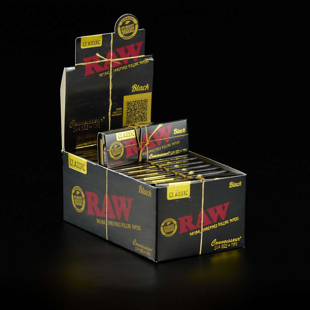 Papel Raw 1.1/4 Black Connoisseur 24u.