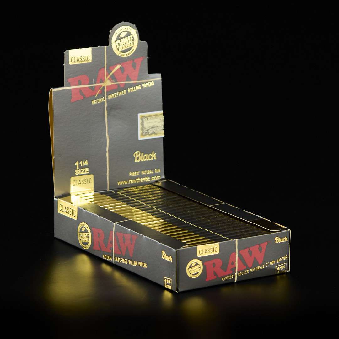 Papel Raw 1.1/4 Black 24u.