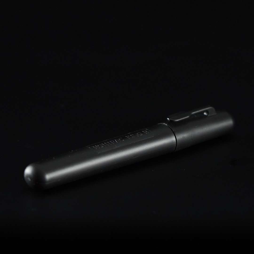 Porta Porros de plástico King Blunt Tight Pac Negro