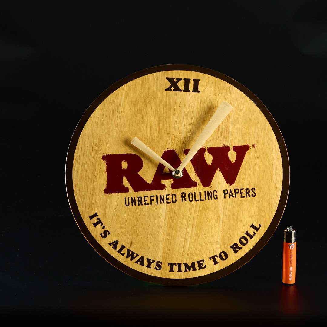 Reloj de madera de Raw
